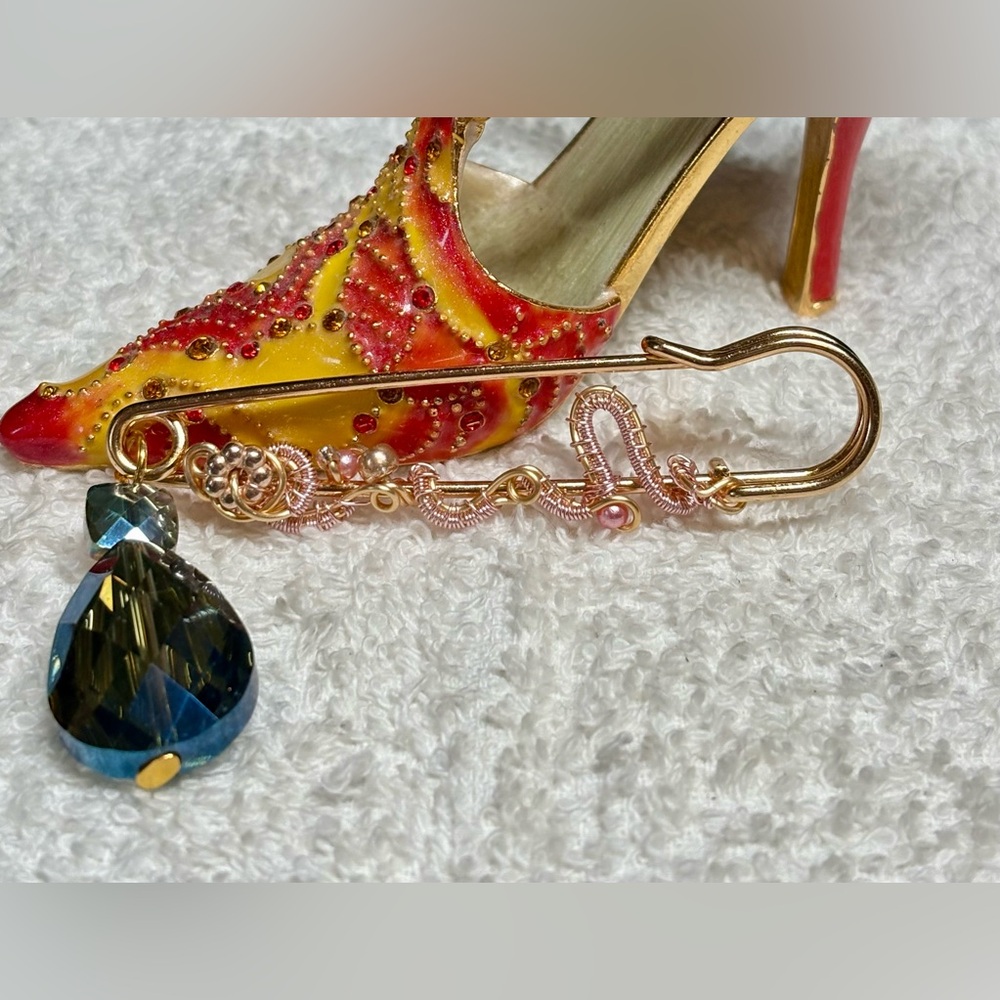 Artisan kilt pin with beaded dangle/brooch